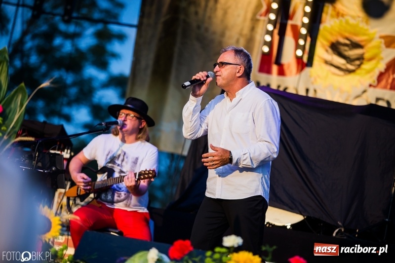 Zdjęcie w galerii na portalu naszraciborz.pl: Kamil Bednarek gwiazdą dożynek wojewódzkich w Tworkowie wiadomości z regionu