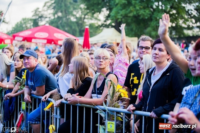 Zdjęcie w galerii na portalu naszraciborz.pl: Kamil Bednarek gwiazdą dożynek wojewódzkich w Tworkowie wiadomości z regionu