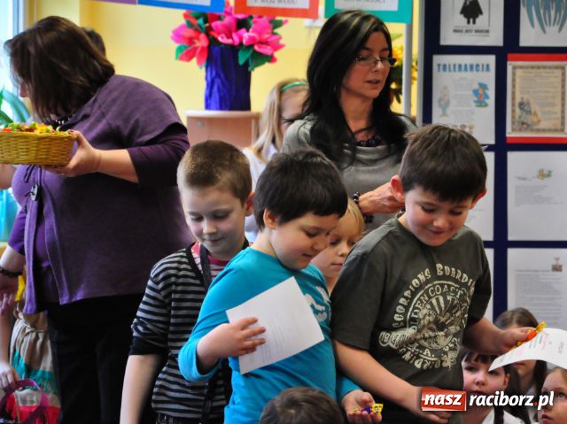 Zdjęcie w galerii na portalu naszraciborz.pl: Śpiewali i mówili o prawach dziecka wiadomości z regionu