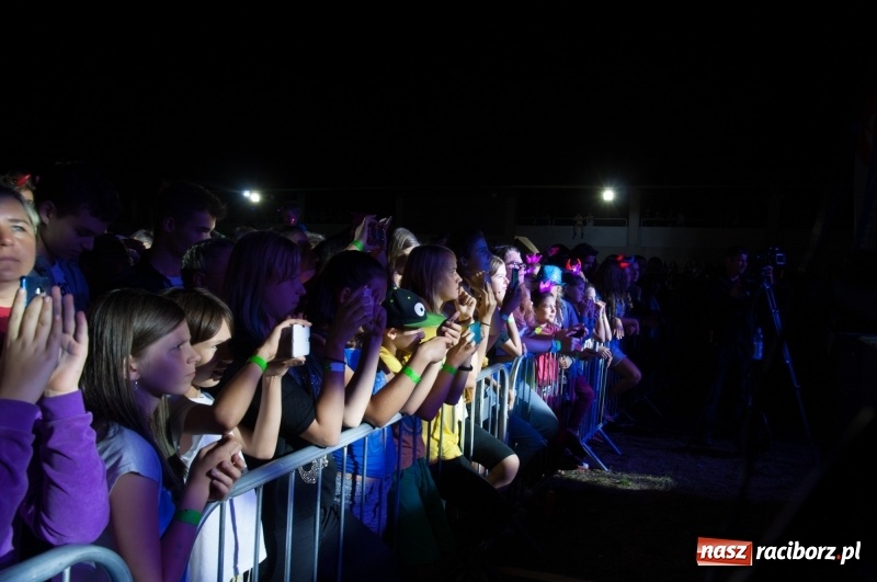 Zdjęcie w galerii na portalu naszraciborz.pl: Koncert Rafała Brzozowskiego zakończył wielkie świętowanie w Kuźni Raciborskiej  wiadomości z regionu