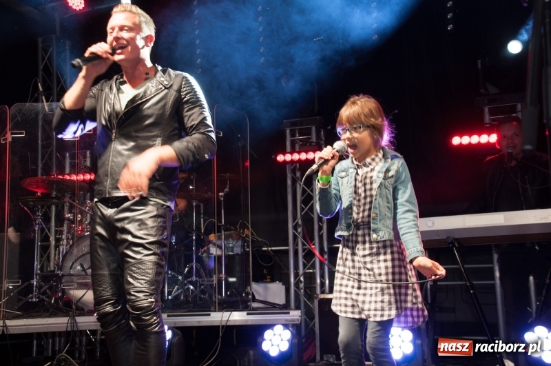 Zdjęcie w galerii na portalu naszraciborz.pl: Koncert Rafała Brzozowskiego zakończył wielkie świętowanie w Kuźni Raciborskiej  wiadomości z regionu