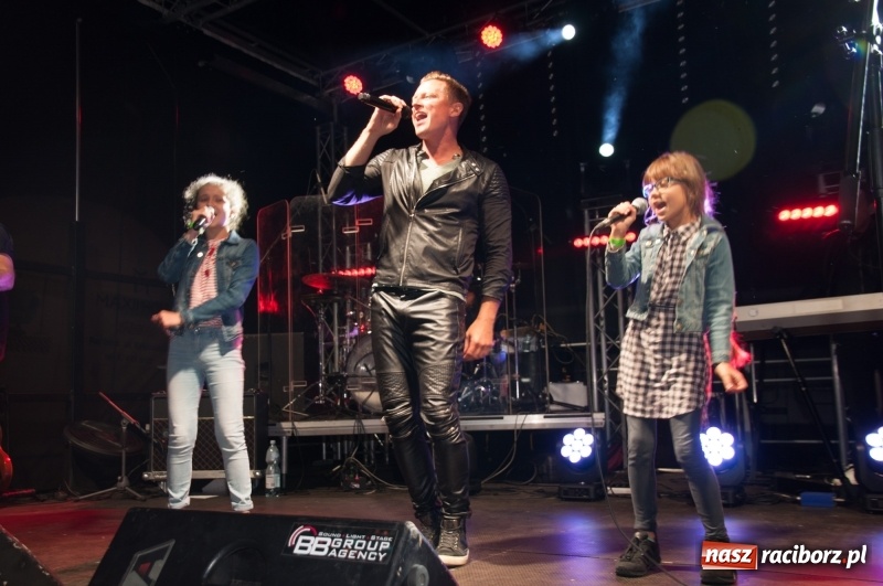 Zdjęcie w galerii na portalu naszraciborz.pl: Koncert Rafała Brzozowskiego zakończył wielkie świętowanie w Kuźni Raciborskiej  wiadomości z regionu