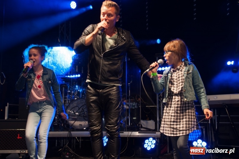 Zdjęcie w galerii na portalu naszraciborz.pl: Koncert Rafała Brzozowskiego zakończył wielkie świętowanie w Kuźni Raciborskiej  wiadomości z regionu