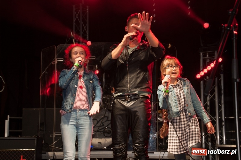 Zdjęcie w galerii na portalu naszraciborz.pl: Koncert Rafała Brzozowskiego zakończył wielkie świętowanie w Kuźni Raciborskiej  wiadomości z regionu