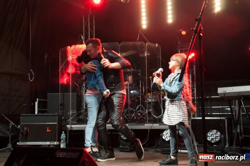 Zdjęcie w galerii na portalu naszraciborz.pl: Koncert Rafała Brzozowskiego zakończył wielkie świętowanie w Kuźni Raciborskiej  wiadomości z regionu