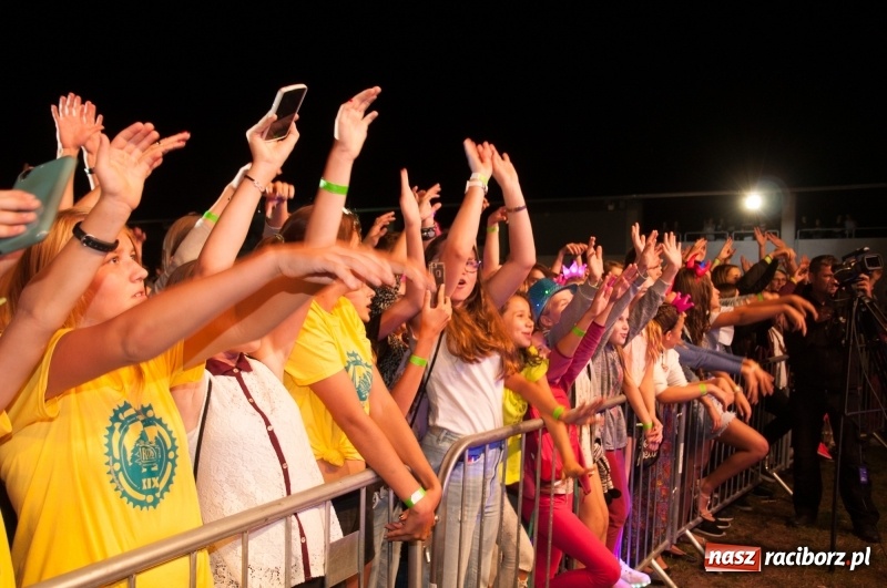 Zdjęcie w galerii na portalu naszraciborz.pl: Koncert Rafała Brzozowskiego zakończył wielkie świętowanie w Kuźni Raciborskiej  wiadomości z regionu