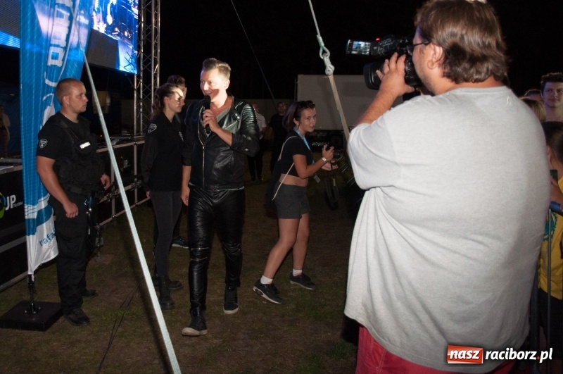 Zdjęcie w galerii na portalu naszraciborz.pl: Koncert Rafała Brzozowskiego zakończył wielkie świętowanie w Kuźni Raciborskiej  wiadomości z regionu