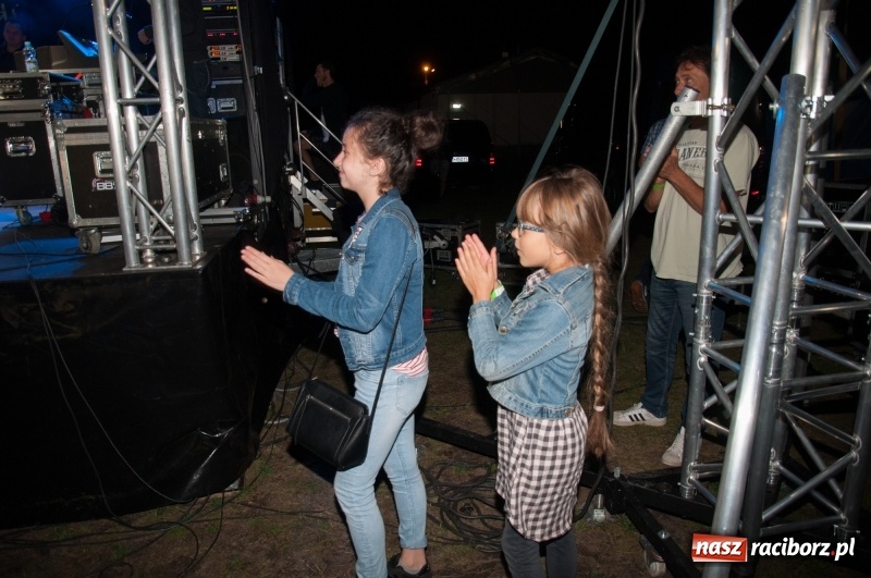 Zdjęcie w galerii na portalu naszraciborz.pl: Koncert Rafała Brzozowskiego zakończył wielkie świętowanie w Kuźni Raciborskiej  wiadomości z regionu