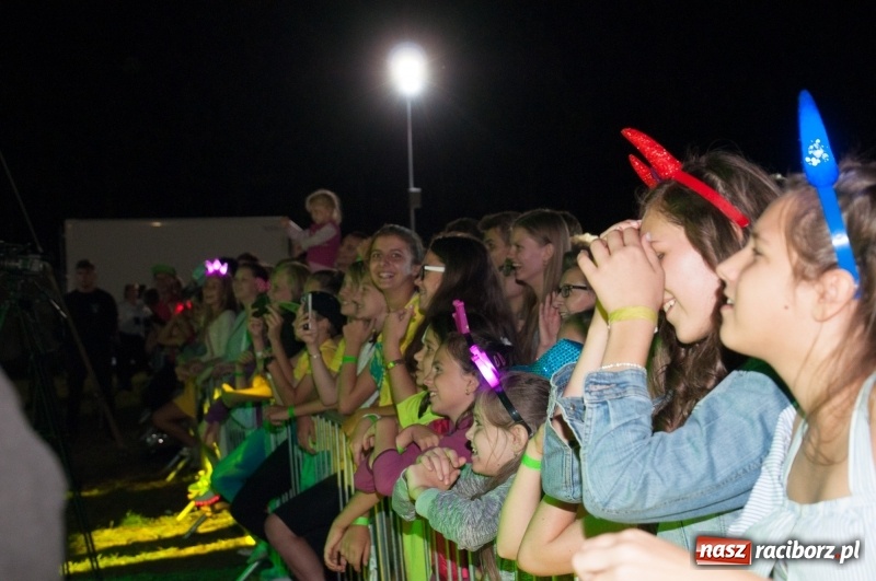 Zdjęcie w galerii na portalu naszraciborz.pl: Koncert Rafała Brzozowskiego zakończył wielkie świętowanie w Kuźni Raciborskiej  wiadomości z regionu