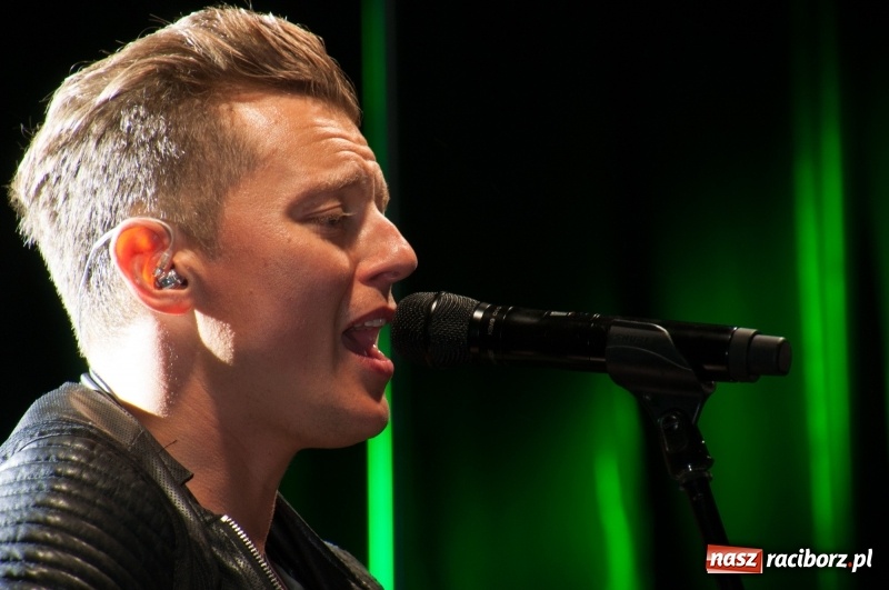 Zdjęcie w galerii na portalu naszraciborz.pl: Koncert Rafała Brzozowskiego zakończył wielkie świętowanie w Kuźni Raciborskiej  wiadomości z regionu