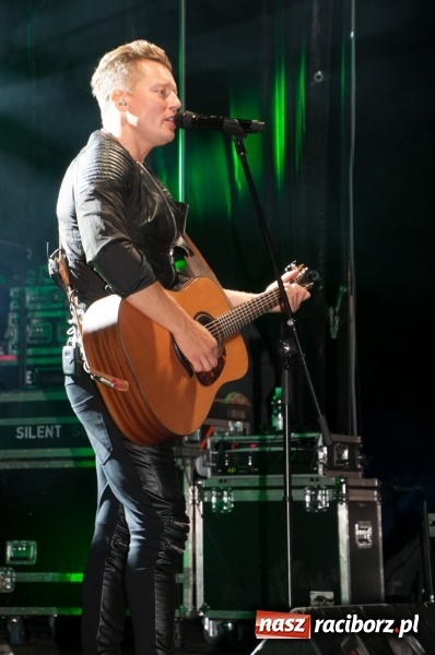 Zdjęcie w galerii na portalu naszraciborz.pl: Koncert Rafała Brzozowskiego zakończył wielkie świętowanie w Kuźni Raciborskiej  wiadomości z regionu
