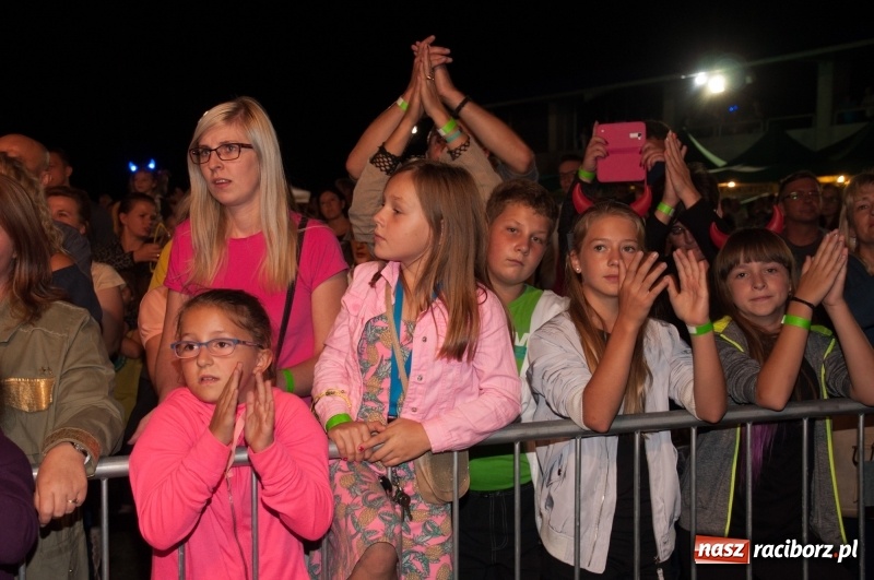 Zdjęcie w galerii na portalu naszraciborz.pl: Koncert Rafała Brzozowskiego zakończył wielkie świętowanie w Kuźni Raciborskiej  wiadomości z regionu