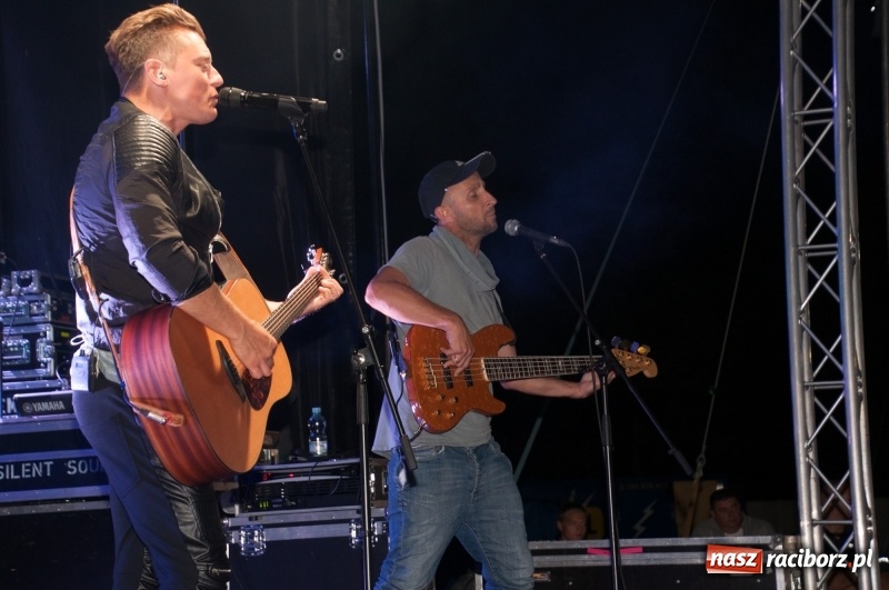 Zdjęcie w galerii na portalu naszraciborz.pl: Koncert Rafała Brzozowskiego zakończył wielkie świętowanie w Kuźni Raciborskiej  wiadomości z regionu