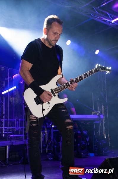 Zdjęcie w galerii na portalu naszraciborz.pl: Koncert Rafała Brzozowskiego zakończył wielkie świętowanie w Kuźni Raciborskiej  wiadomości z regionu