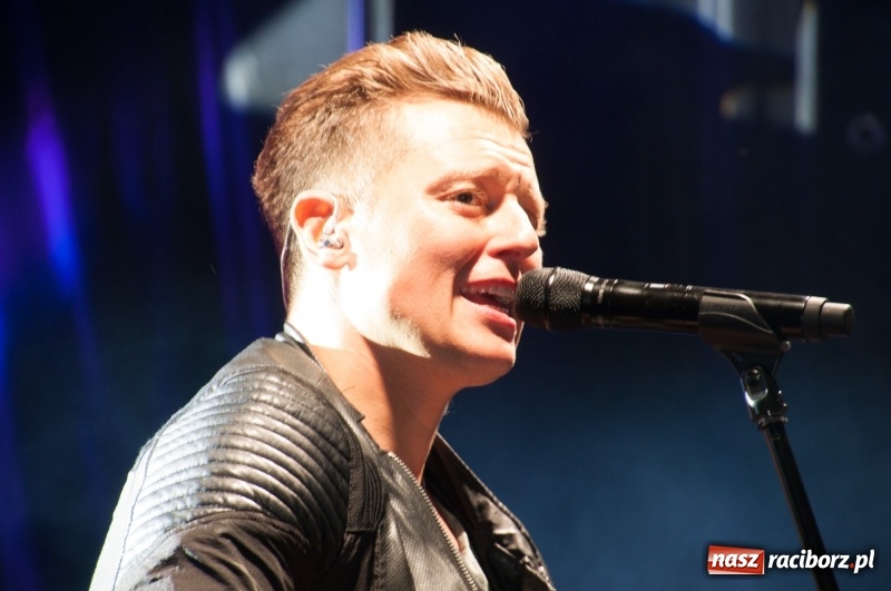 Zdjęcie w galerii na portalu naszraciborz.pl: Koncert Rafała Brzozowskiego zakończył wielkie świętowanie w Kuźni Raciborskiej  wiadomości z regionu