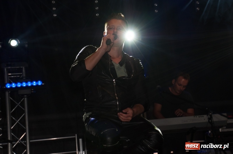 Zdjęcie w galerii na portalu naszraciborz.pl: Koncert Rafała Brzozowskiego zakończył wielkie świętowanie w Kuźni Raciborskiej  wiadomości z regionu