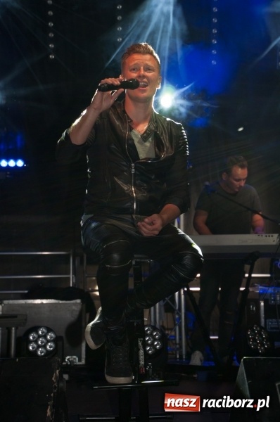 Zdjęcie w galerii na portalu naszraciborz.pl: Koncert Rafała Brzozowskiego zakończył wielkie świętowanie w Kuźni Raciborskiej  wiadomości z regionu