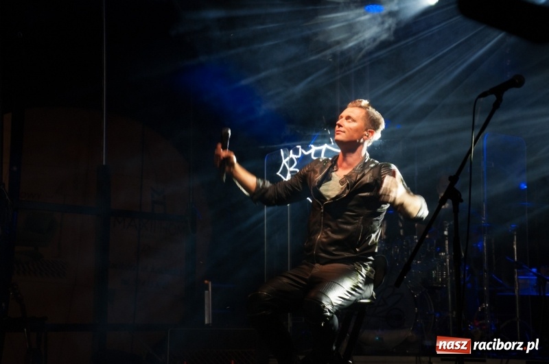 Zdjęcie w galerii na portalu naszraciborz.pl: Koncert Rafała Brzozowskiego zakończył wielkie świętowanie w Kuźni Raciborskiej  wiadomości z regionu