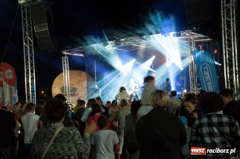 Zdjęcie w galerii na portalu naszraciborz.pl: Koncert Rafała Brzozowskiego zakończył wielkie świętowanie w Kuźni Raciborskiej  wiadomości z regionu