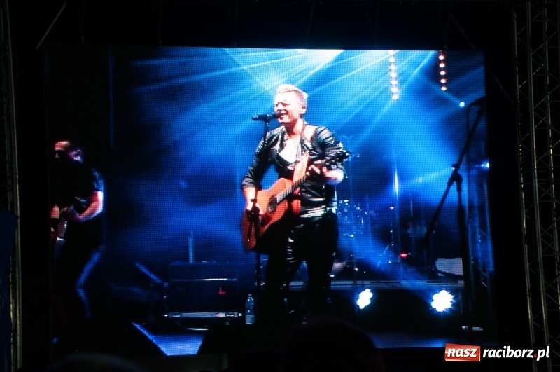 Zdjęcie w galerii na portalu naszraciborz.pl: Koncert Rafała Brzozowskiego zakończył wielkie świętowanie w Kuźni Raciborskiej  wiadomości z regionu