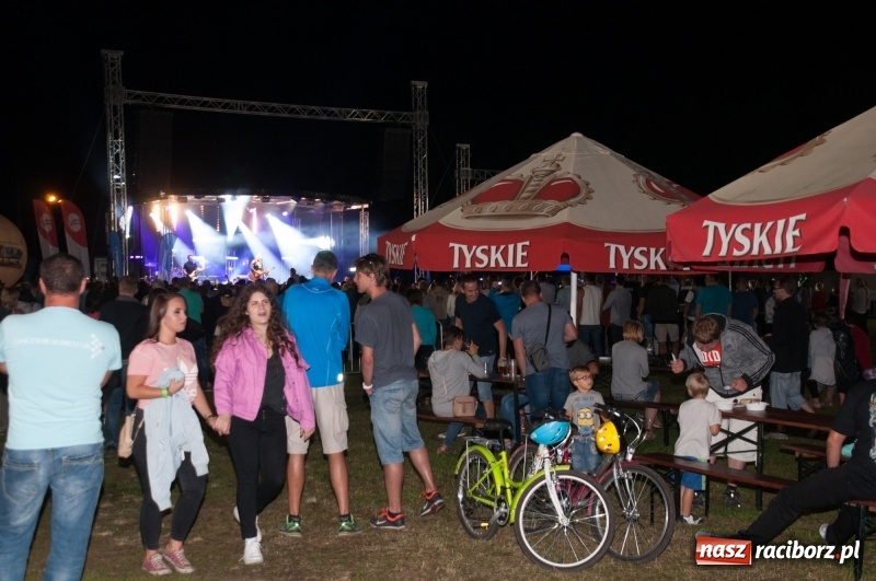 Zdjęcie w galerii na portalu naszraciborz.pl: Koncert Rafała Brzozowskiego zakończył wielkie świętowanie w Kuźni Raciborskiej  wiadomości z regionu