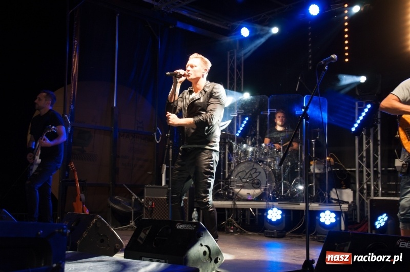 Zdjęcie w galerii na portalu naszraciborz.pl: Koncert Rafała Brzozowskiego zakończył wielkie świętowanie w Kuźni Raciborskiej  wiadomości z regionu