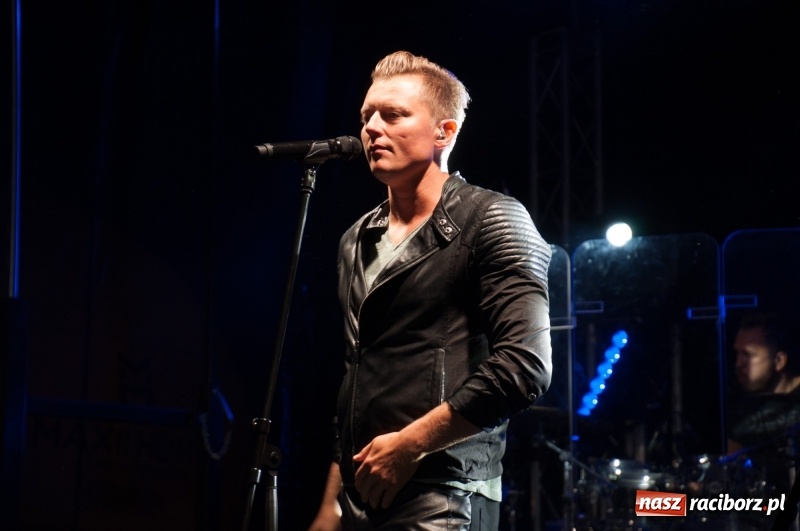 Zdjęcie w galerii na portalu naszraciborz.pl: Koncert Rafała Brzozowskiego zakończył wielkie świętowanie w Kuźni Raciborskiej  wiadomości z regionu