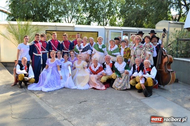 Zdjęcie w galerii na portalu naszraciborz.pl: Zespół Pieśni i Tańca Strzecha promował polski folklor na Węgrzech wiadomości z regionu