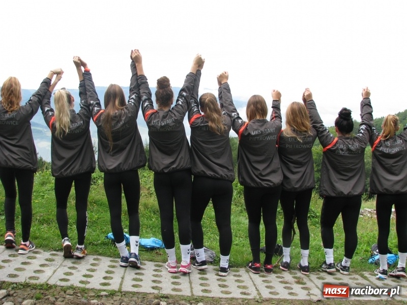 Zdjęcie w galerii na portalu naszraciborz.pl: Przygotowania piłkarek ręcznych pietrowickiego UKS do nowego sezonu wiadomości z regionu