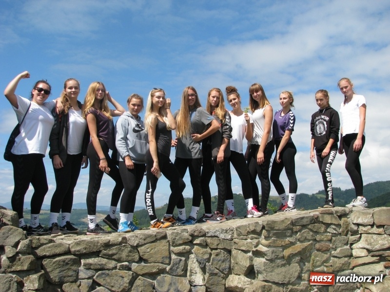 Zdjęcie w galerii na portalu naszraciborz.pl: Przygotowania piłkarek ręcznych pietrowickiego UKS do nowego sezonu wiadomości z regionu