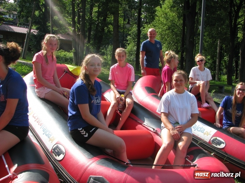 Zdjęcie w galerii na portalu naszraciborz.pl: Przygotowania piłkarek ręcznych pietrowickiego UKS do nowego sezonu wiadomości z regionu