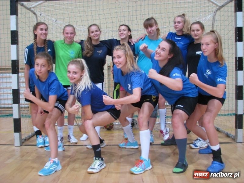 Zdjęcie w galerii na portalu naszraciborz.pl: Przygotowania piłkarek ręcznych pietrowickiego UKS do nowego sezonu wiadomości z regionu