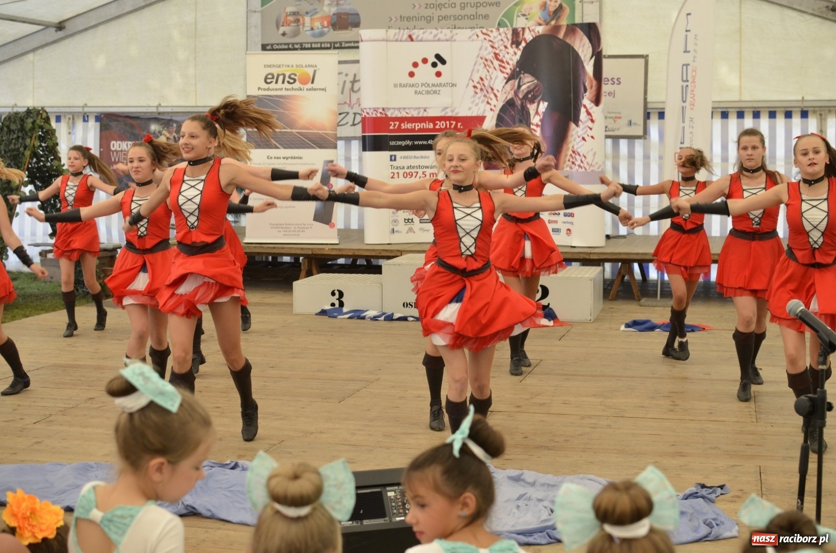 Zdjęcie w galerii na portalu naszraciborz.pl: Rafako Półmaraton Racibórz to nie tylko biegi. W ramach imprezy wystąpiły raciborskie grupy artystyczne wiadomości z regionu