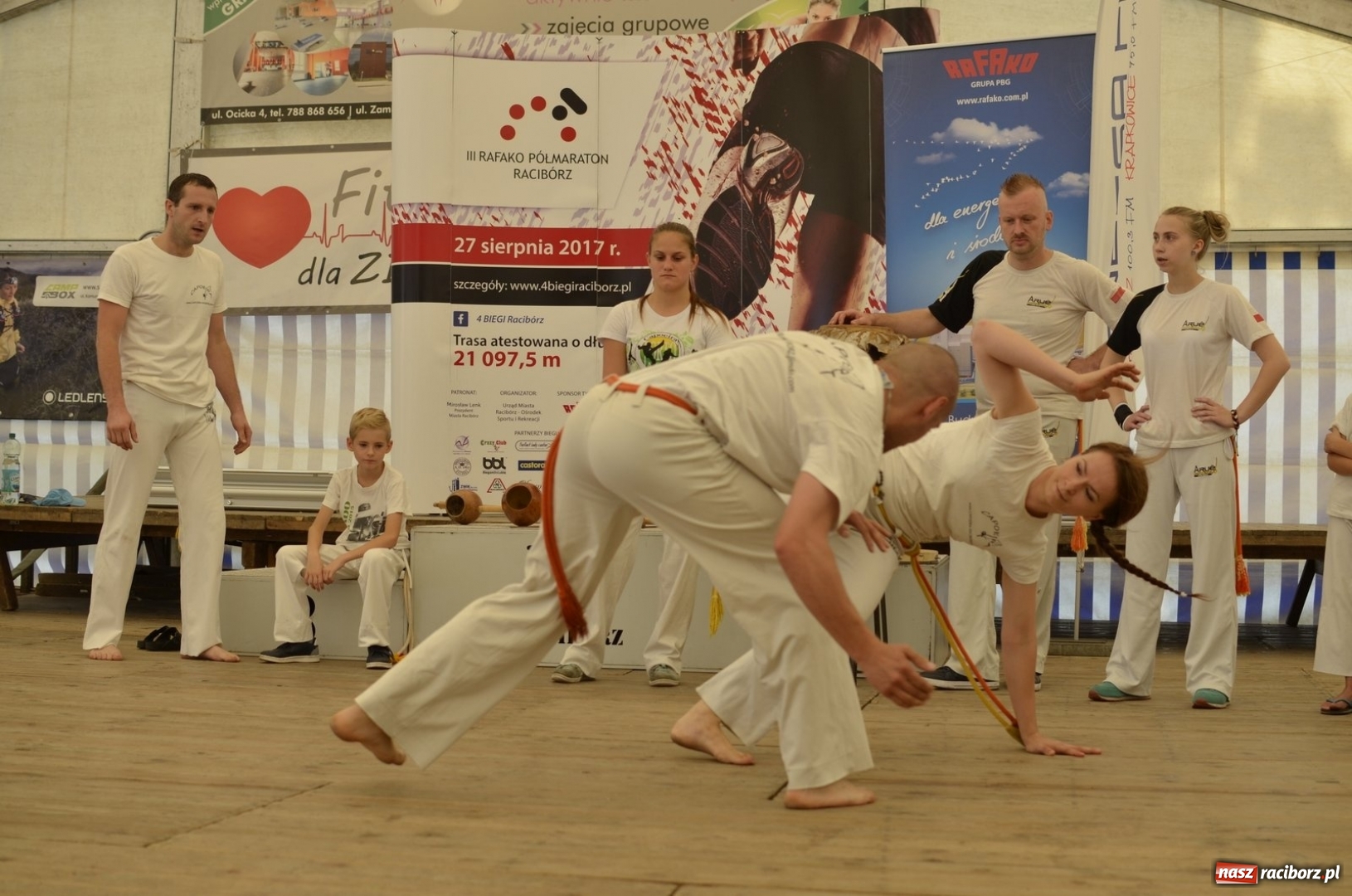 Zdjęcie w galerii na portalu naszraciborz.pl: Rafako Półmaraton Racibórz to nie tylko biegi. W ramach imprezy wystąpiły raciborskie grupy artystyczne wiadomości z regionu