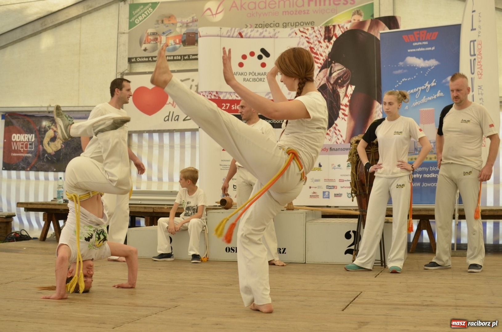 Zdjęcie w galerii na portalu naszraciborz.pl: Rafako Półmaraton Racibórz to nie tylko biegi. W ramach imprezy wystąpiły raciborskie grupy artystyczne wiadomości z regionu