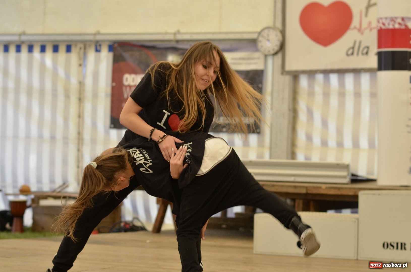 Zdjęcie w galerii na portalu naszraciborz.pl: Rafako Półmaraton Racibórz to nie tylko biegi. W ramach imprezy wystąpiły raciborskie grupy artystyczne wiadomości z regionu