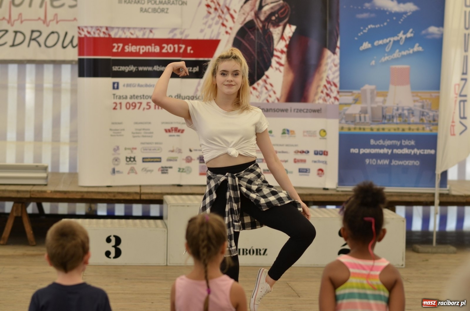 Zdjęcie w galerii na portalu naszraciborz.pl: Rafako Półmaraton Racibórz to nie tylko biegi. W ramach imprezy wystąpiły raciborskie grupy artystyczne wiadomości z regionu