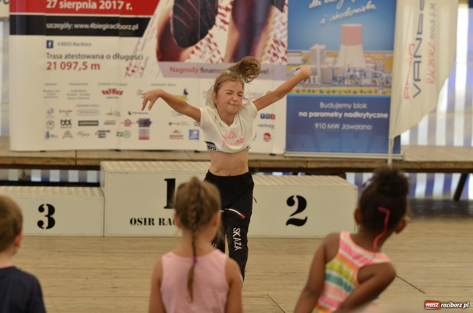 Zdjęcie w galerii na portalu naszraciborz.pl: Rafako Półmaraton Racibórz to nie tylko biegi. W ramach imprezy wystąpiły raciborskie grupy artystyczne wiadomości z regionu