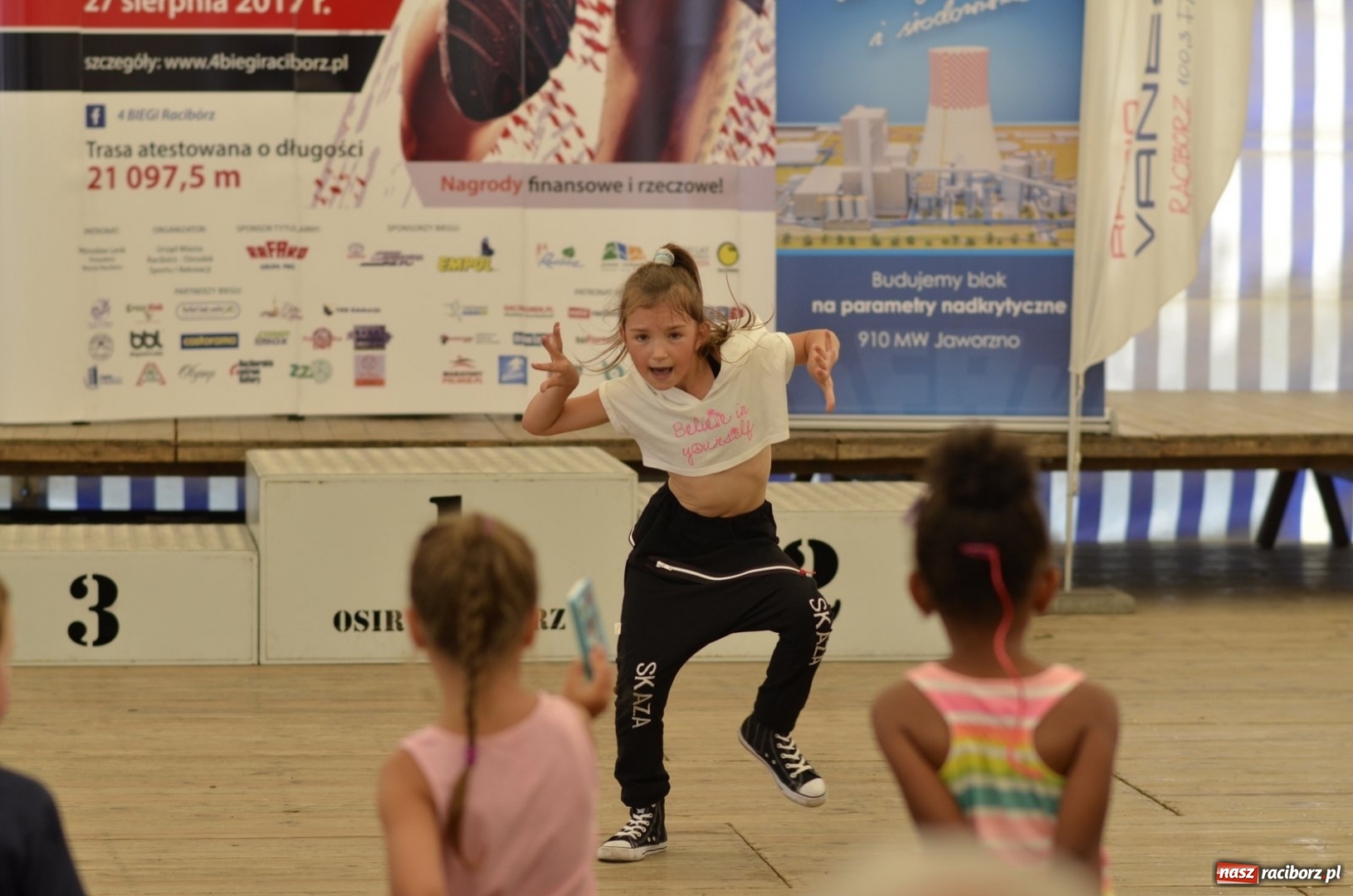 Zdjęcie w galerii na portalu naszraciborz.pl: Rafako Półmaraton Racibórz to nie tylko biegi. W ramach imprezy wystąpiły raciborskie grupy artystyczne wiadomości z regionu