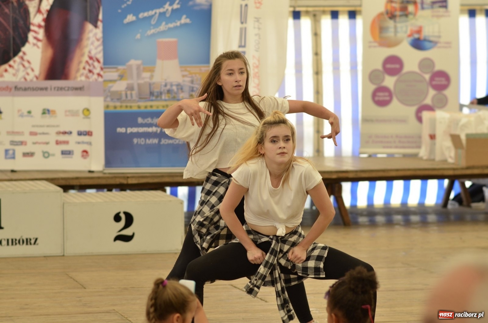 Zdjęcie w galerii na portalu naszraciborz.pl: Rafako Półmaraton Racibórz to nie tylko biegi. W ramach imprezy wystąpiły raciborskie grupy artystyczne wiadomości z regionu