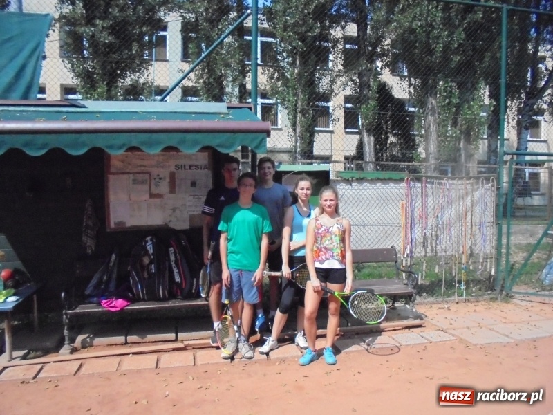 Zdjęcie w galerii na portalu naszraciborz.pl: Młodzieżowy turniej tenisowy o puchar NSZZ PZP Rafako wiadomości z regionu