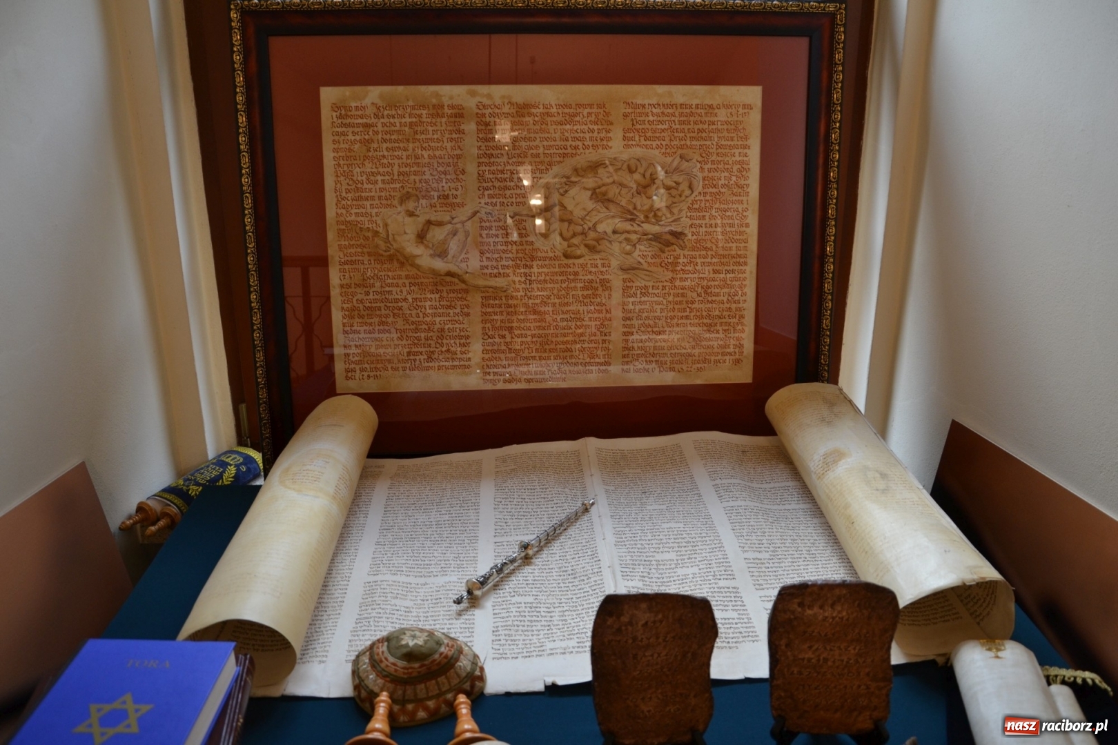 Zdjęcie w galerii na portalu naszraciborz.pl: Wystawa historii Biblii, jedyna taka w Polsce, już na Zamku Piastowskim  wiadomości z regionu
