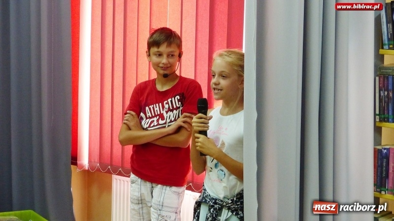 Zdjęcie w galerii na portalu naszraciborz.pl: Wyginam śmiało ciało, czyli Dzień Króla Juliana w bibliotece wiadomości z regionu