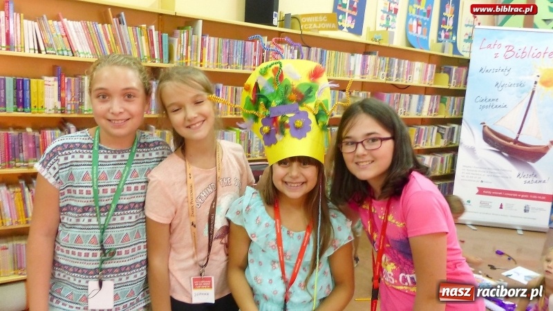 Zdjęcie w galerii na portalu naszraciborz.pl: Wyginam śmiało ciało, czyli Dzień Króla Juliana w bibliotece wiadomości z regionu