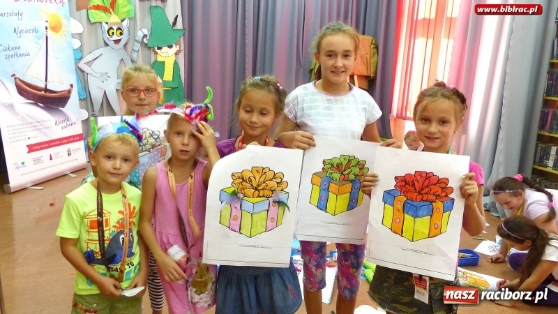 Zdjęcie w galerii na portalu naszraciborz.pl: Wyginam śmiało ciało, czyli Dzień Króla Juliana w bibliotece wiadomości z regionu