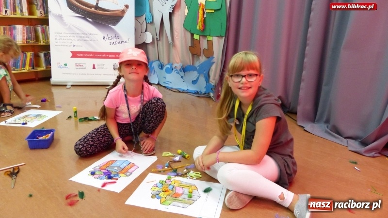 Zdjęcie w galerii na portalu naszraciborz.pl: Wyginam śmiało ciało, czyli Dzień Króla Juliana w bibliotece wiadomości z regionu