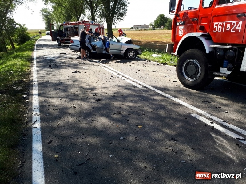 Zdjęcie w galerii na portalu naszraciborz.pl: Tragiczny wypadek na trasie Racibórz - Pietrowice Wielkie na wysokości Żerdzin wiadomości z regionu