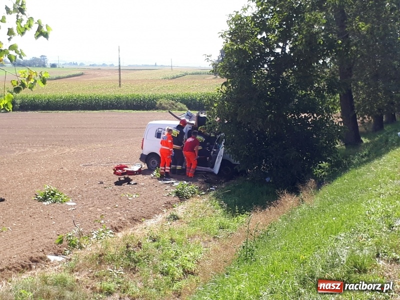 Zdjęcie w galerii na portalu naszraciborz.pl: Tragiczny wypadek na trasie Racibórz - Pietrowice Wielkie na wysokości Żerdzin wiadomości z regionu