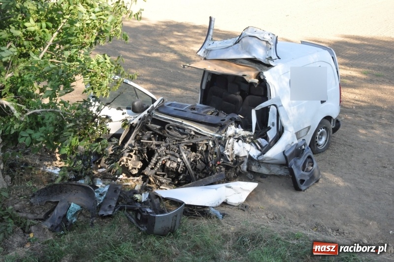 Zdjęcie w galerii na portalu naszraciborz.pl: Tragiczny wypadek na DW 416 Racibórz - Pietrowice Wielkie. Te zdjęcia to OSTRZEŻENIE  wiadomości z regionu
