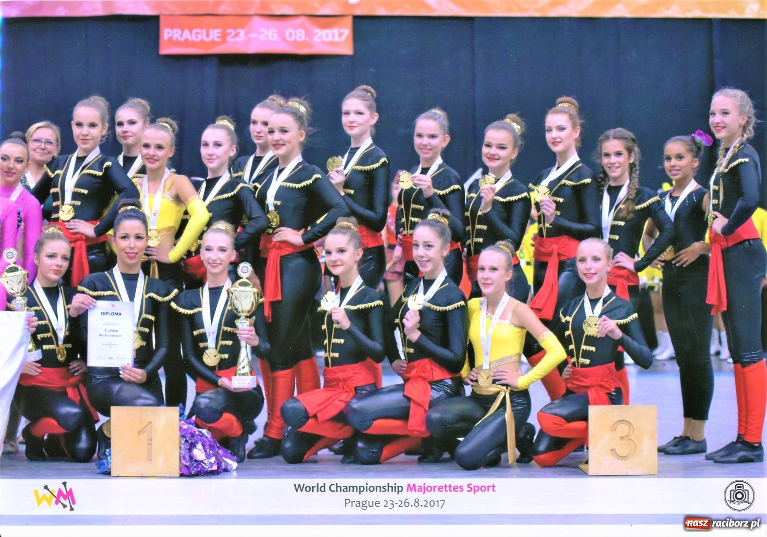 Zdjęcie w galerii na portalu naszraciborz.pl: Udany jubileuszowy rok zespołów tanecznych Stowarzyszenia Źródło wiadomości z regionu